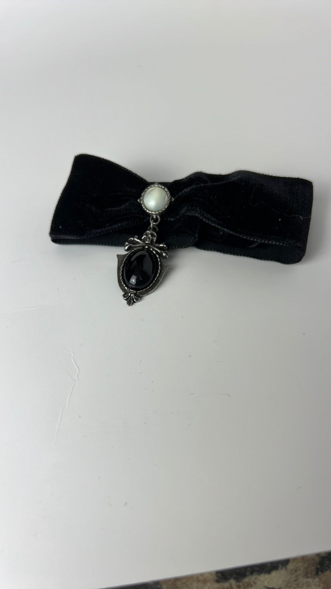 Black Eretica choker with pearlescent button and skull and crossbones detail